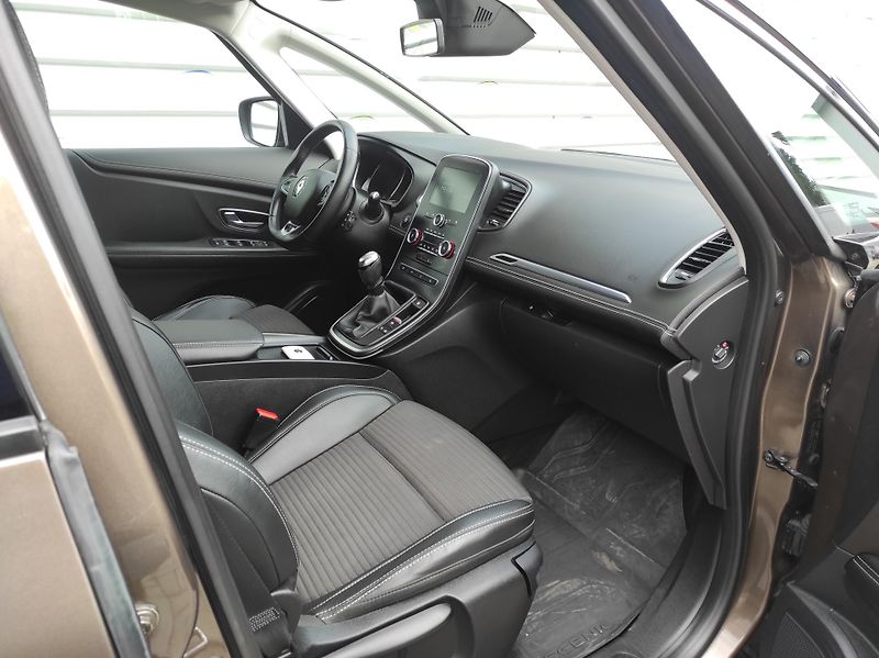 Renault Grand Scénic 1.3 TCe 117 KW, ČR - fotka 17 z 34