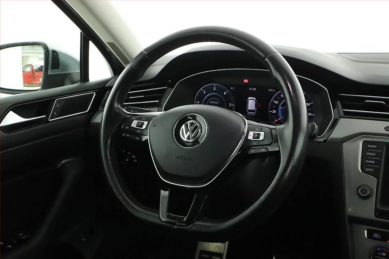 Volkswagen Passat (2016) 2.0 BiTDI, 4X4, Automat, Kůže - fotka 17 z 19