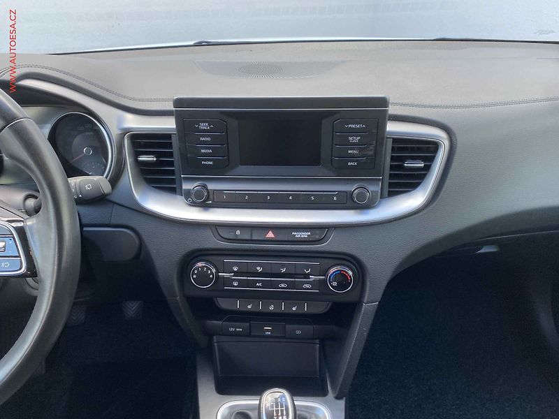 Kia Ceed (2021) 1.5T-GDI, ČR, AC, temp - fotka 12 z 17