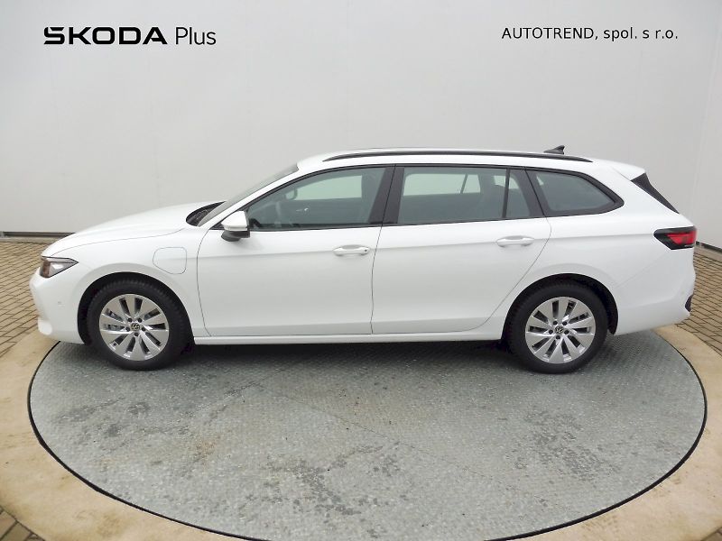 Volkswagen Passat (2026) 1,5 TSI 150kW eHybrid - fotka 3 z 28