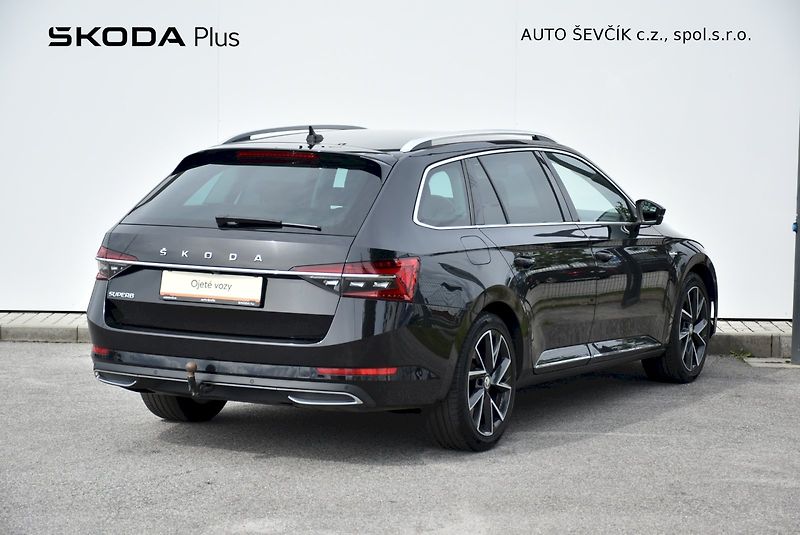 Škoda Superb (2023) L&K 2.0 TDI 110kW DSG - fotka 2 z 35