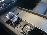 Volvo V60 B4 FWD PLUS DARK TAŽNÉ ZAŘÍ. - náhled 31