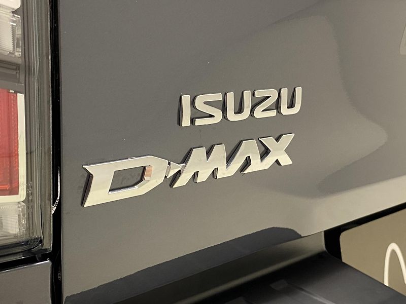 Isuzu D-Max (2026) Double Cab 2,2 V-Cross 4x4 AUT - fotka 14 z 27