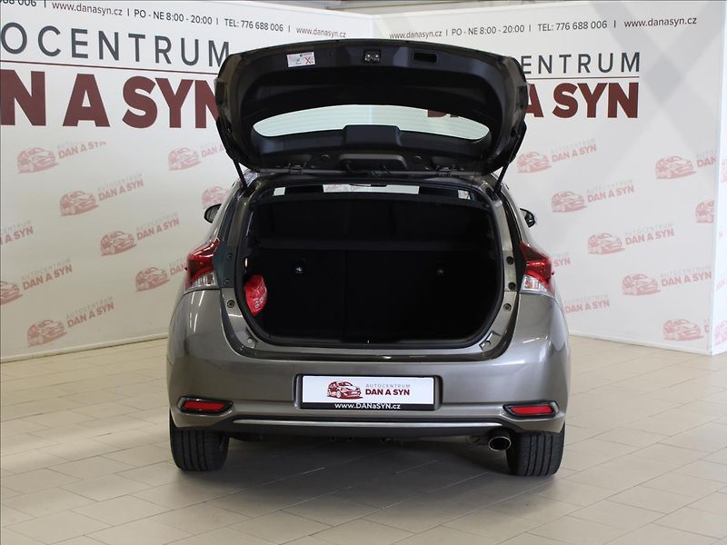 Toyota Auris 1,2 Turbo navi aut. Klima - fotka 7 z 31