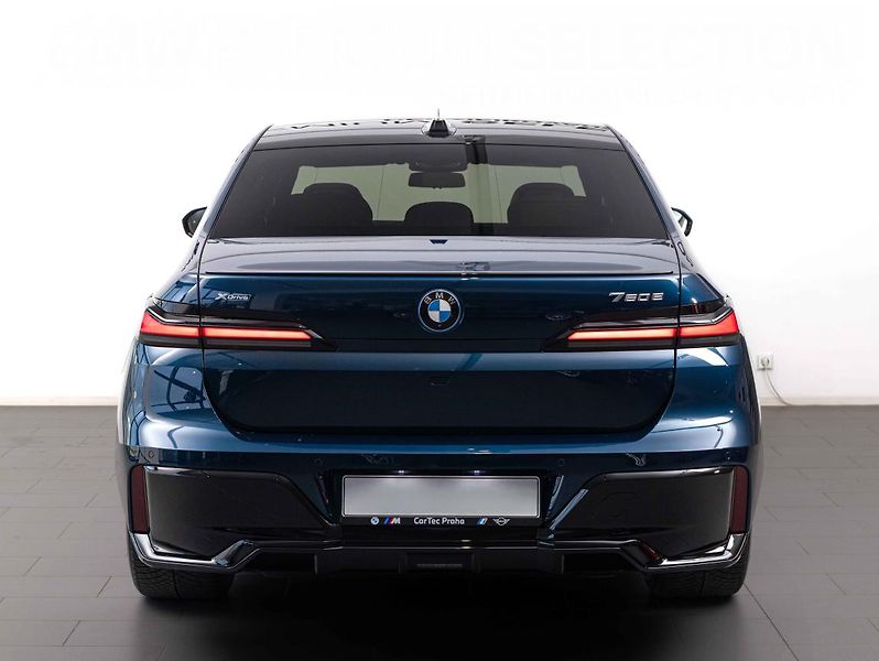 BMW Řada 7 750e xDrive - fotka 4 z 23