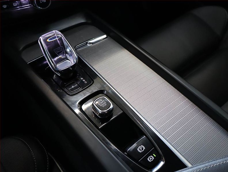 Volvo XC60 (2023) B4 AWD - fotka 22 z 32