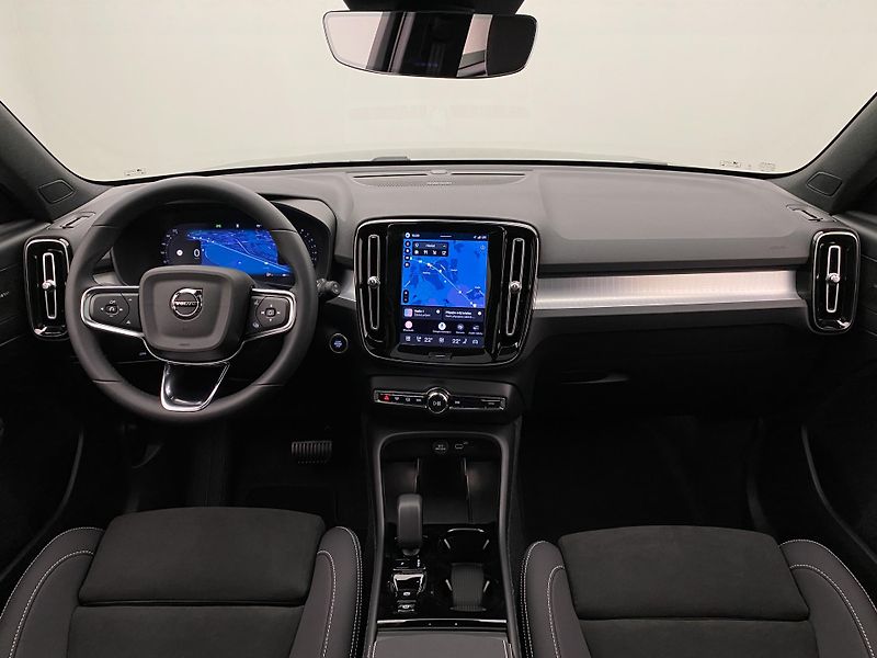 Volvo XC40 (2026) B3 AUT DARK ULTRA  - fotka 2 z 64