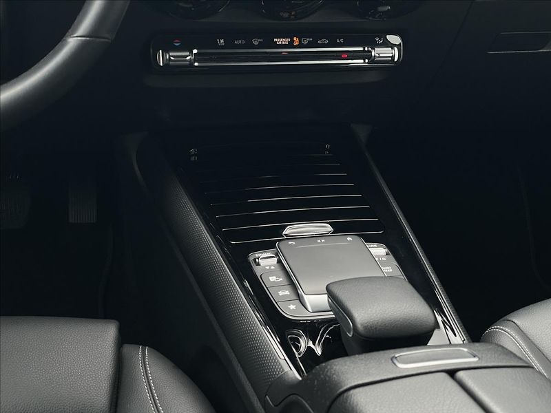 Mercedes-Benz GLB 2,0 200d AT8 7Míst - fotka 11 z 24
