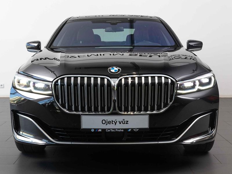 BMW Řada 7 750Li xDrive Sedan - fotka 2 z 22