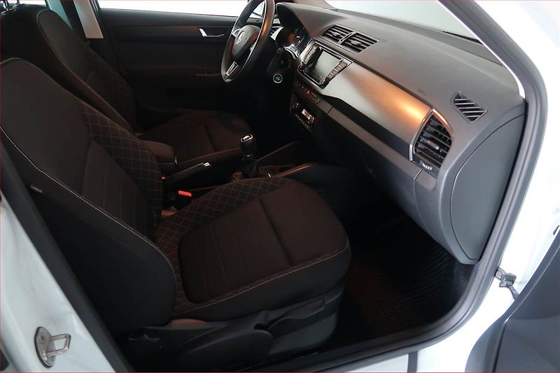 Škoda Fabia (2015) Style 1.2 TSI, Serv.kniha - fotka 9 z 18