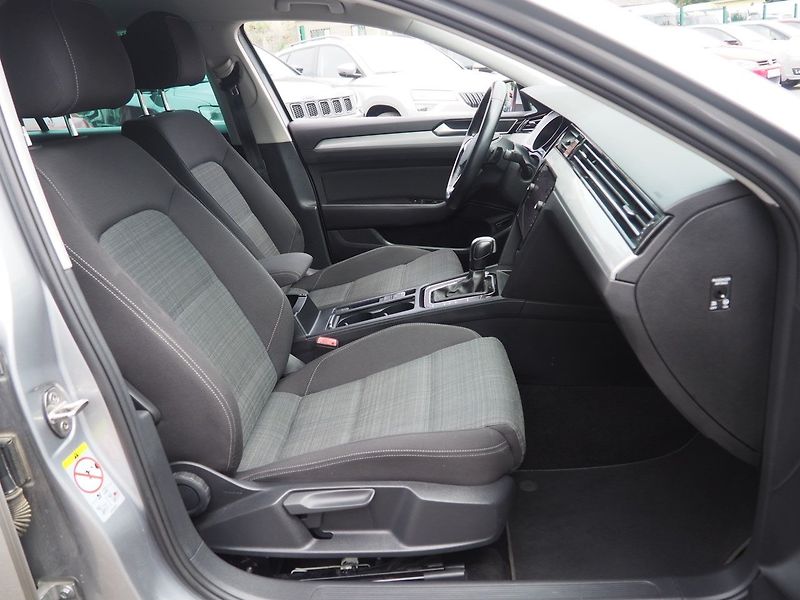 Volkswagen Passat (2020) 2.0TDI, 90kW - fotka 16 z 36