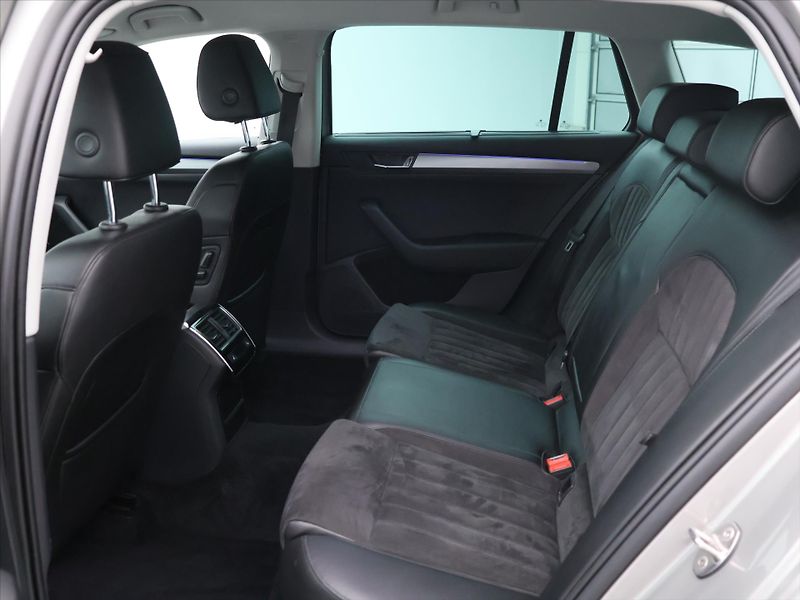 Škoda Superb 2,0 TDI 140kW 4x4 DSG Style CZ - fotka 15 z 34