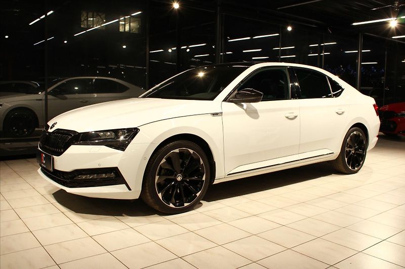 Škoda Superb iV DSG Sportline  5let/100tkm - fotka 3 z 32