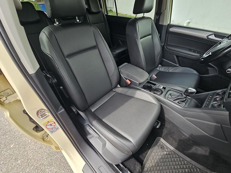 Volkswagen Touran (2017) 2.0TDI DSG - fotka 15 z 19