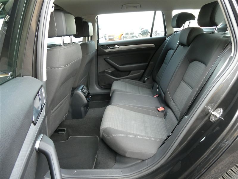 Volkswagen Passat 2,0 TDi DSG FULL LED BUSINESS - fotka 23 z 41