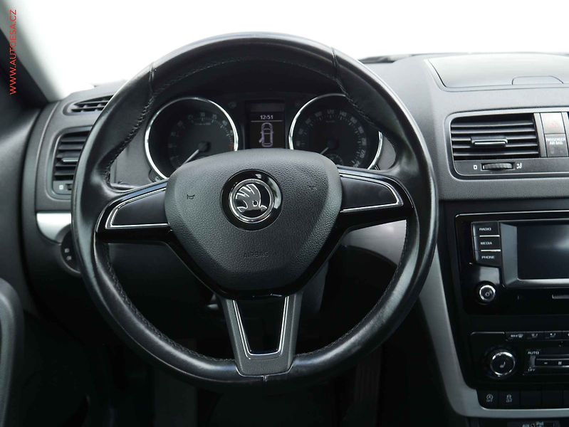 Škoda Yeti (2015) 2.0 TDi, ČR, AC, výhřev sed - fotka 14 z 15
