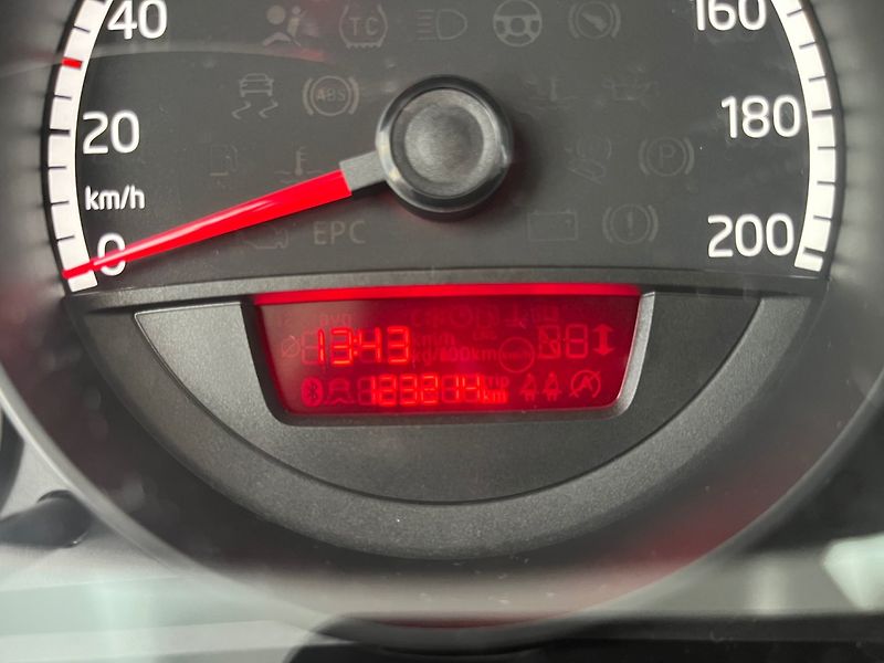 Volkswagen up! (2013) 1.0 i Klima - fotka 14 z 26