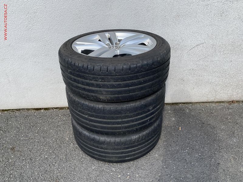 Volkswagen Passat (2019) 2.0 TDi, Highline, DSG, +ALU - fotka 20 z 20