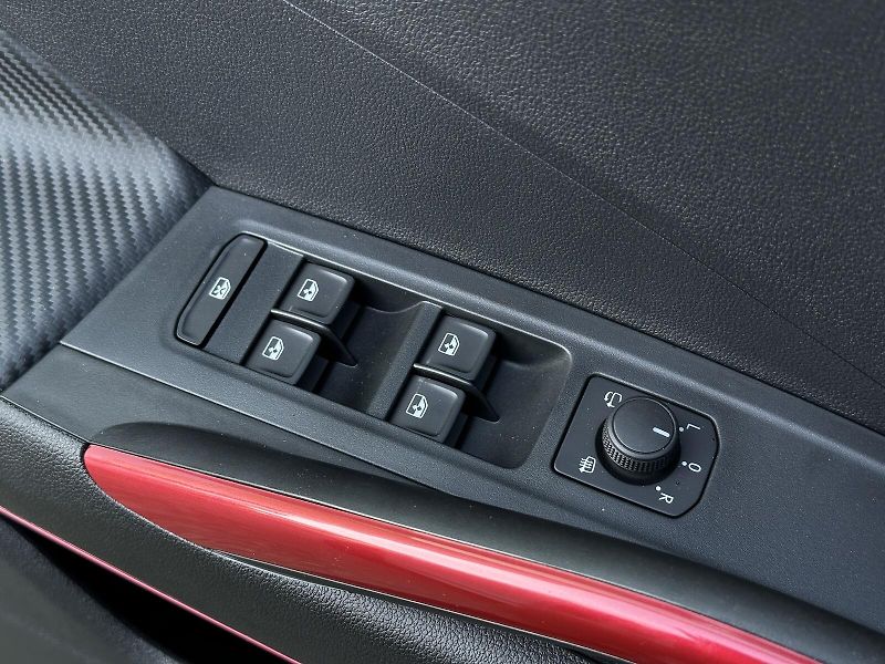 Škoda Fabia 1.0TSi Monte Carlo 116PS Bi-LE - fotka 16 z 42