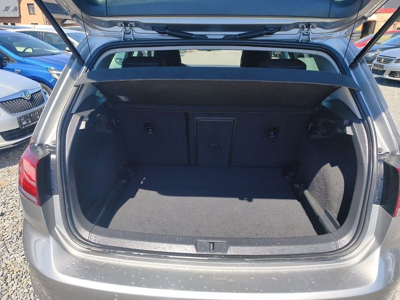 Volkswagen Golf (2015) - fotka 19 z 37