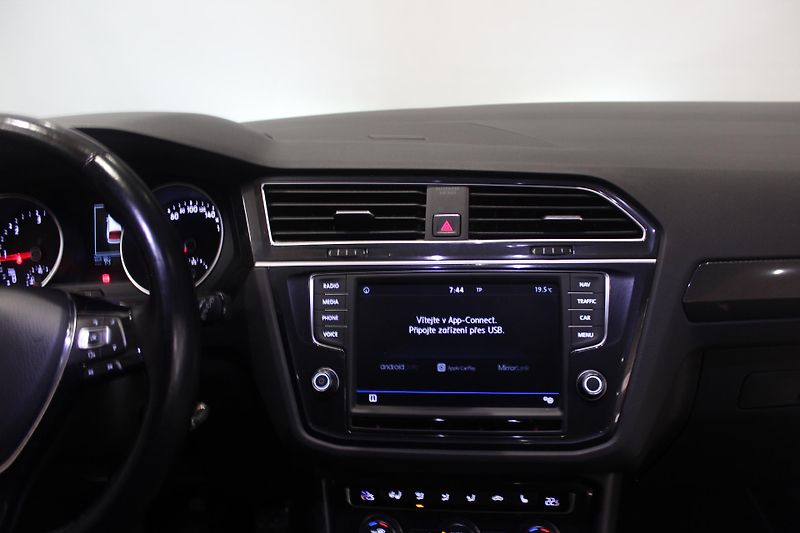 Volkswagen Tiguan (2017) 2.0TDI 110kW R-Line FULL LED - fotka 34 z 39