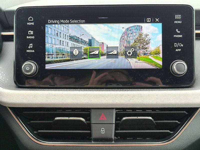 Škoda Scala (2025) DSG 1.0 TSI / 85 kW / TOP SELE - fotka 27 z 34