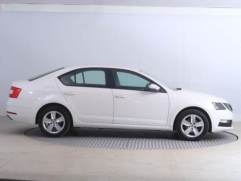 Škoda Octavia (2017) Ambition 1.6 TDI, Tempomat - fotka 6 z 17
