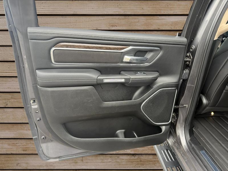 Dodge RAM (2019) +HEMI+PRO COMP LIFT+LARAMIE+ - fotka 16 z 23