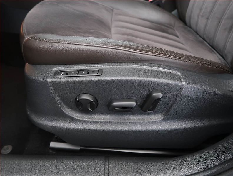 Škoda Octavia (2018) Laurin&Klement 2.0 TDI - fotka 23 z 31
