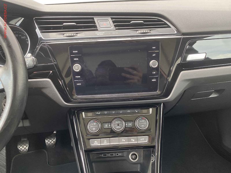 Volkswagen Touran (2019) 2.0 TDi, Highline, TZ - fotka 12 z 20