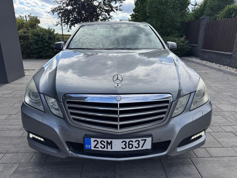 Mercedes-Benz Třídy E (2009) E 250 CDI, Avangarde, Kamera - fotka 2 z 25