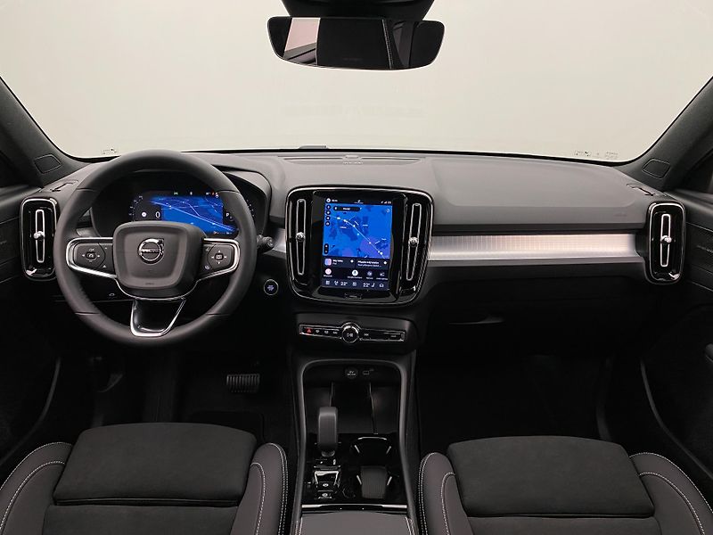 Volvo XC40 (2026) B3 AUT DARK ULTRA  - fotka 2 z 64