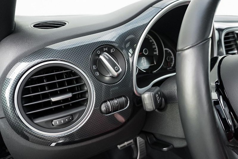 Volkswagen Beetle 2.0 TSi 147kW SPORT FENDER - fotka 17 z 33
