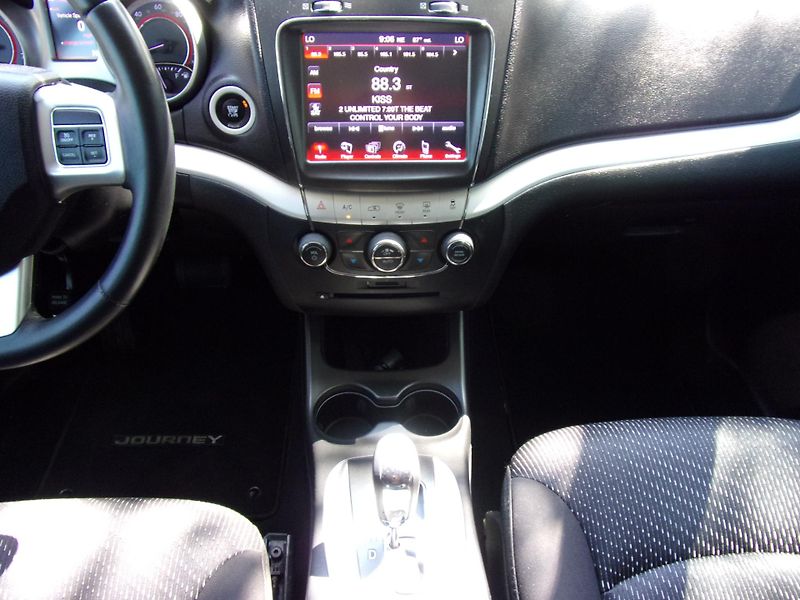 Dodge Journey (2015) 3.6L V6 208kW SXT AUTOMAT 7MÍS - fotka 12 z 21