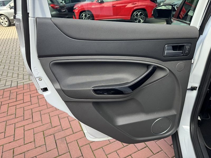 Ford Kuga (2011) 2.0TDCi AWD Titanium Navi - fotka 24 z 49