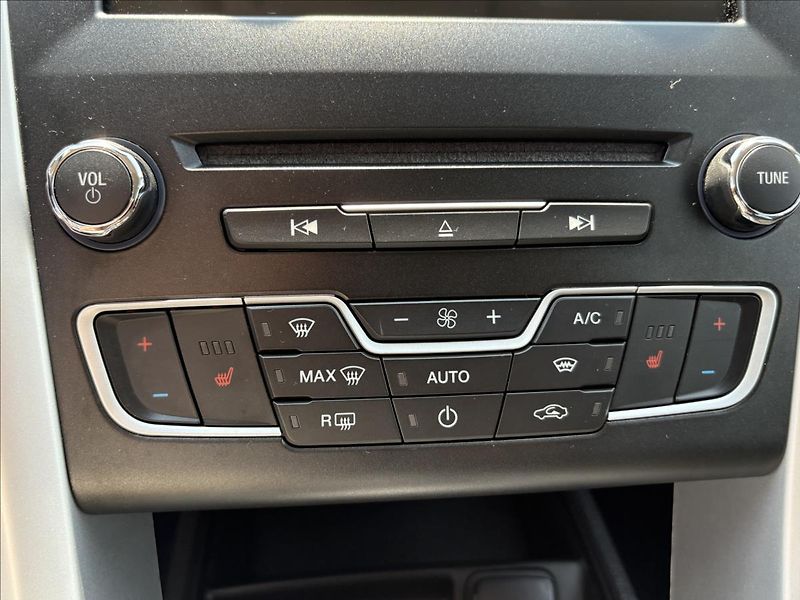 Ford Mondeo 2,0 TDCi110kW,Led,ACC,Nav,Výhř - fotka 13 z 41