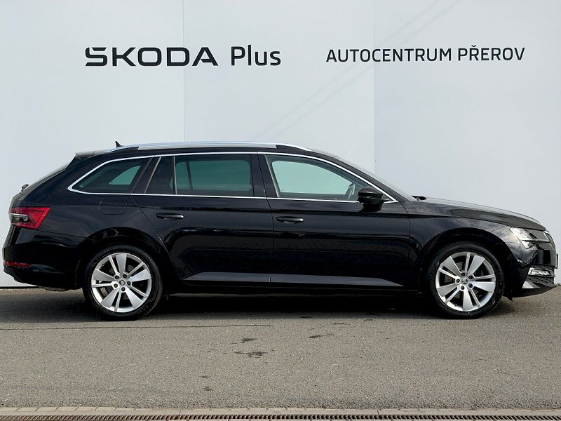 Škoda Superb (2022) 2.0 TSI 140kW Style Extra - fotka 31 z 35