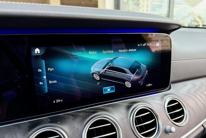 Mercedes-Benz Třídy E (2020) E 220d 4Matic AMG Line - fotka 86 z 112