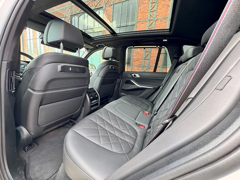 BMW X5 (2024) xDrive 30d M PAKET - fotka 18 z 35