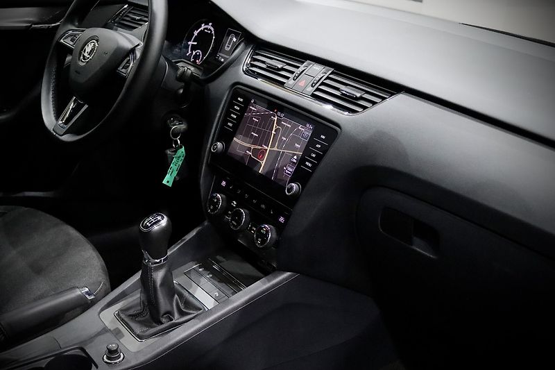 Škoda Octavia 3 FL Combi 1.5 TSI 110 kW - fotka 13 z 35