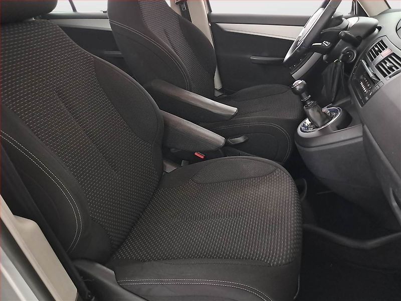 Citroën C4 Picasso (2011) 1.6 HDi, 7 míst, ČR,1.maj - fotka 9 z 20