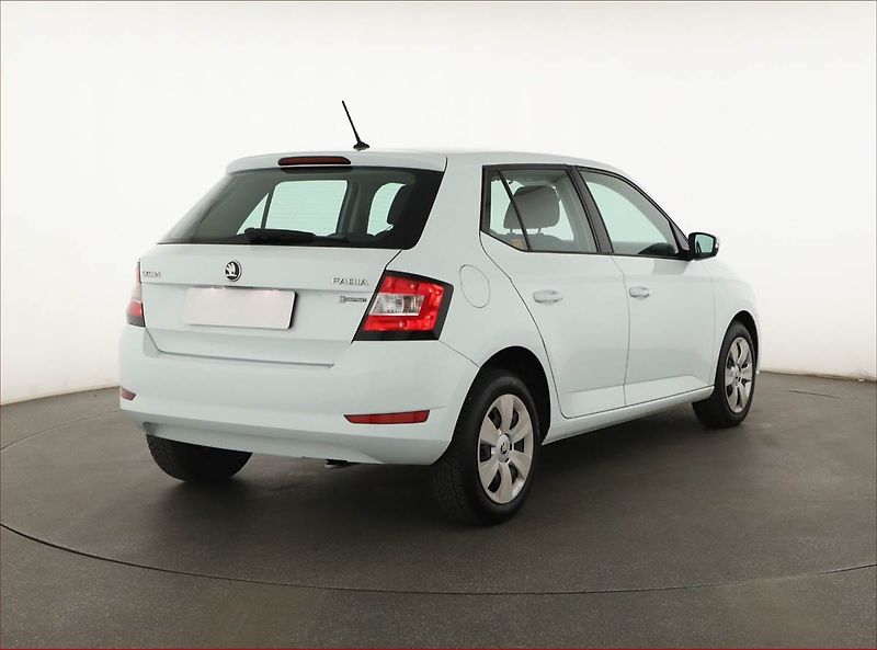 Škoda Fabia (2019) 1.0, ČR,1.maj, Park. senzory - fotka 5 z 10