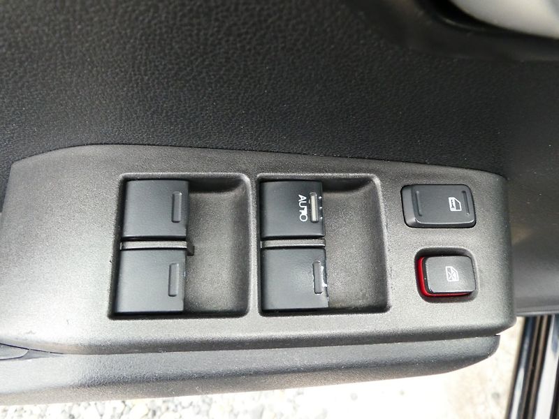 Honda Jazz (2012) 1.4i 73kW REZERVOVANO - fotka 11 z 32