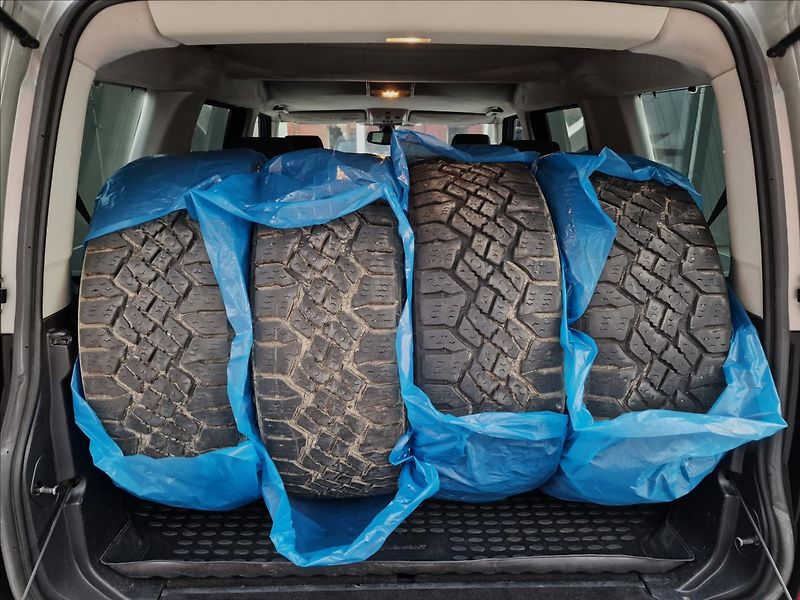 Land Rover Discovery 2.7 TDV6 140kW 4x4 - fotka 16 z 42