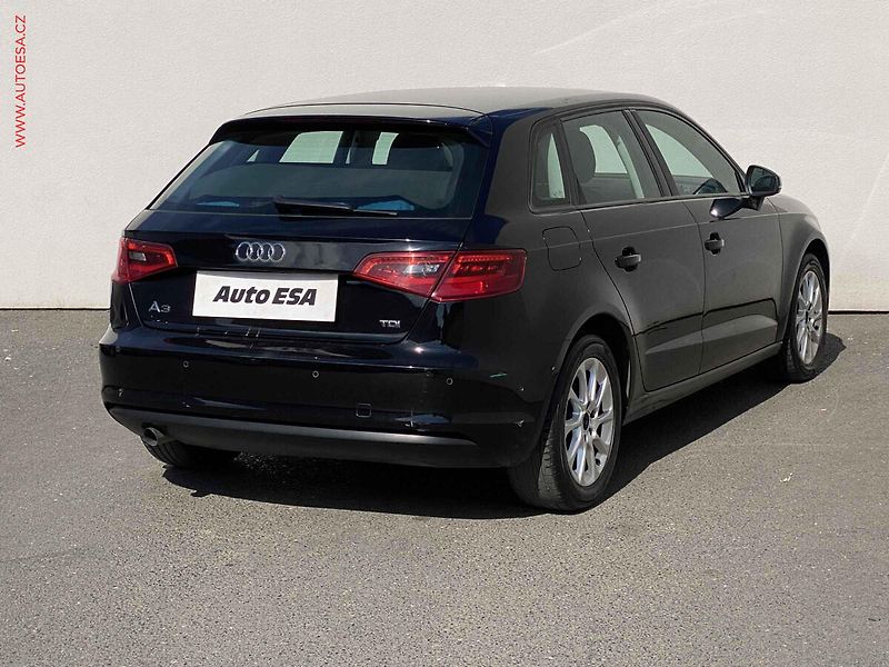 Audi A3 (2016) 1.6 TDi, 2.maj,ČR, AC, bixen - fotka 4 z 18