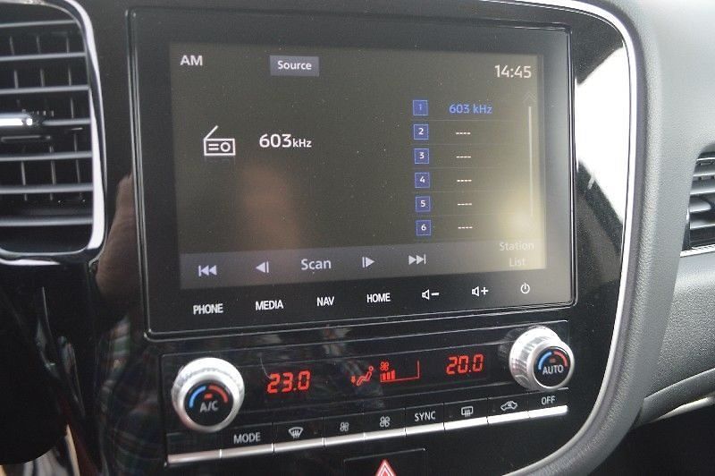 Mitsubishi Outlander 2,4 4x4 - fotka 18 z 26