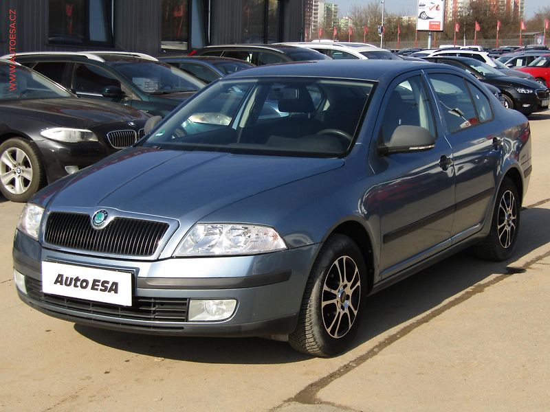 Škoda Octavia (2012) 1.6 MPi, Tour, AC - fotka 3 z 14