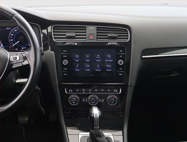 Volkswagen Golf (2018) 1.5 TSI, Automat, Serv.kniha - fotka 12 z 21