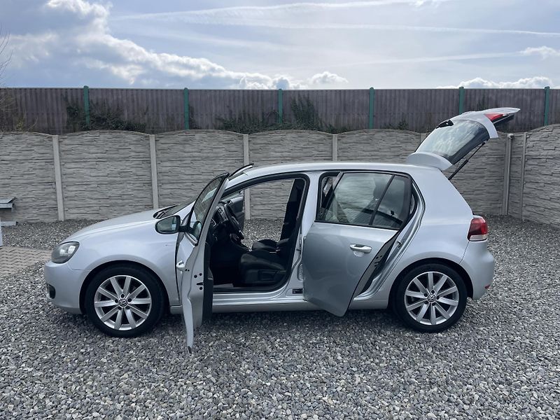 Volkswagen Golf 1.6TDi 105PS  6 HIGHLINE TOP!! - fotka 154 z 176