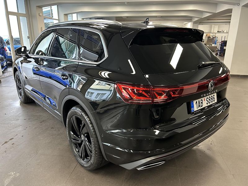 Volkswagen Touareg (2024) 3.0TDi 210kW ELEG/NV/Panor/TZ - fotka 3 z 43